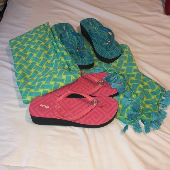 Initial Inc. Scarf - Picture 4 of 5